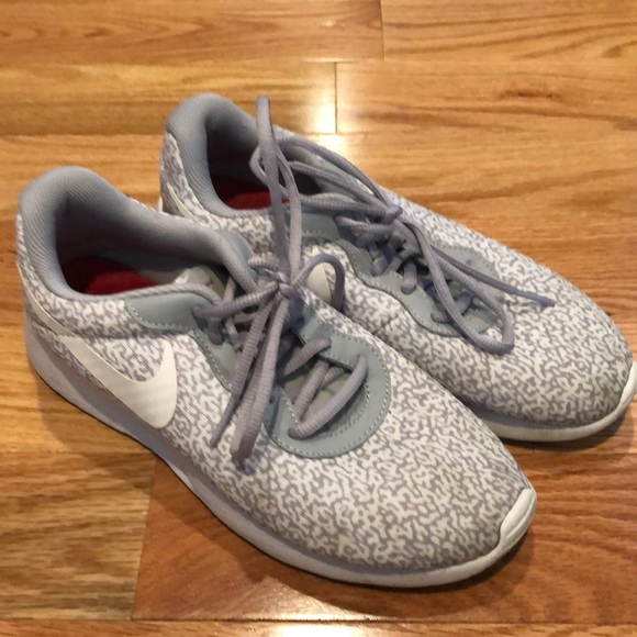 Nike shoes - Picture 1 of 2